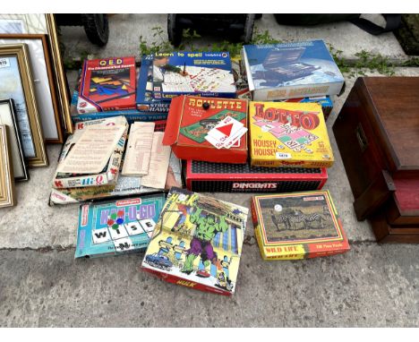 AN ASSORTMENT OF VINTAGE AND RETRO BOARD GAMES 