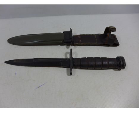 A U.S. M8A1 BAYONET AND SCABBARD, 16.5CM BLADE, LENGTH 32CM 