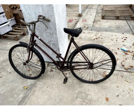 A VINTAGE LADIES BIKE 
