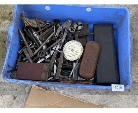 AN ASSORTMENT OF ENGINEERS TOOLS TO INCLUDE CALIPERS AND GAUGES ETC 