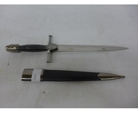 A REPLICA CRUSADERS DAGGER AND SCABBARD, 24CM BLADE, LENGTH 39CM 