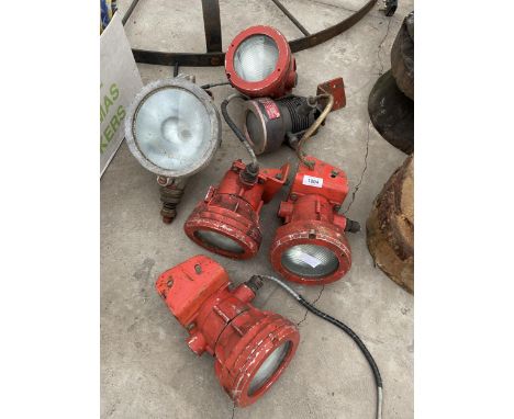 AN ASSORTMENTY OF VINTAGE VEHICLE SPOT LIGHTS 