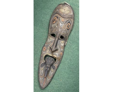 A VINTAGE AFRICAN TRIBAL WOODEN MASK 