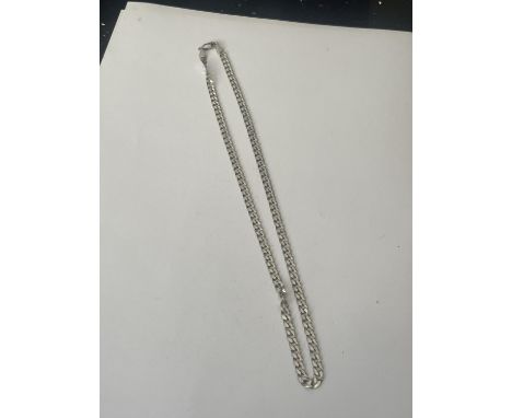 AN 18" SILVER NECK CHAIN 