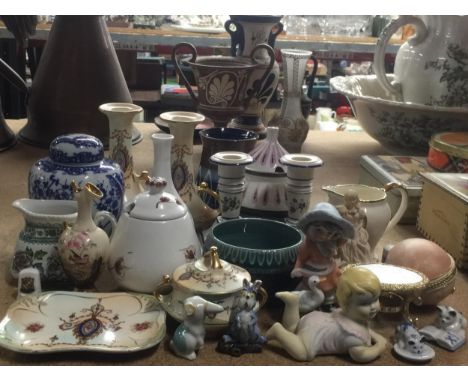 A LARGE LOT OF ASSORTED CERAMICS TO INCLUDE JAPANESE BLUE AND WHITE GINGER JAR, FIGURES, POOLE ETC 