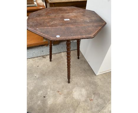 AN OAK OCTAGONAL GYPSY TABLE ON BOBBIN LEGS 
