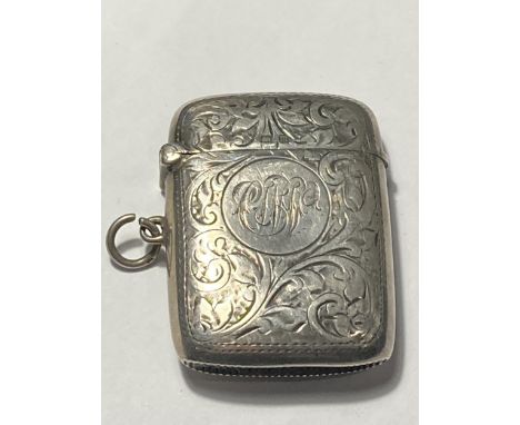 A HALLMARKED BIRMINGHAM SILVER VESTA CASE 