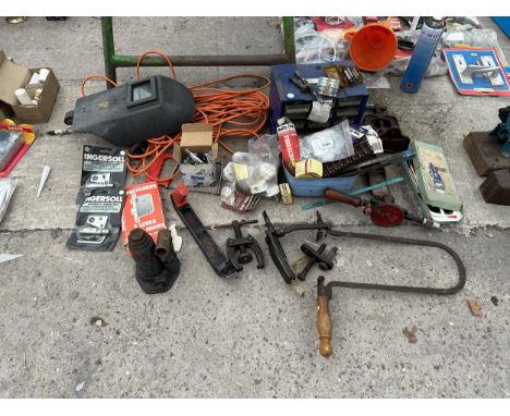 AN ASSORTMENT OF TOOLS TO INCLUDE A BOTTLE JACK, WELDING MASK AND BRACE DRILL ETC 