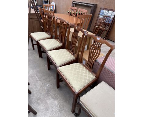 A SET OF FOUR MAHOGANY CHIPPENDALE STYLE DINING CHAIRS WITH PIERCED SPLAT BACKS 