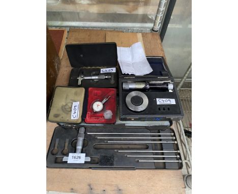 AN ASSORTMENT OF ENGINEERS TOOLS TO INCLUDE TWO MOORE &amp; WRIGHT DEPTH MICROMETERS AND THREE POINT MERCER BORE MICROMETER E