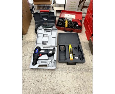 AN ASSORTMENT OF TOOLS TO INCLUDE A BATTERY DRILL AND A 110V DRILL ETC 