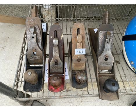 FOUR VINTAGE WOOD PLANES TO INCLUDE RECORD AND ACORN 