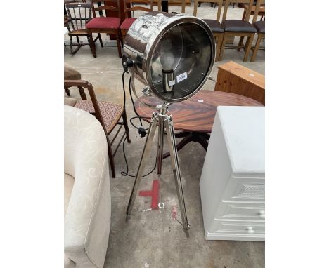A MODERN POLISHED CHROME TRIPOD STUDIO LAMP 