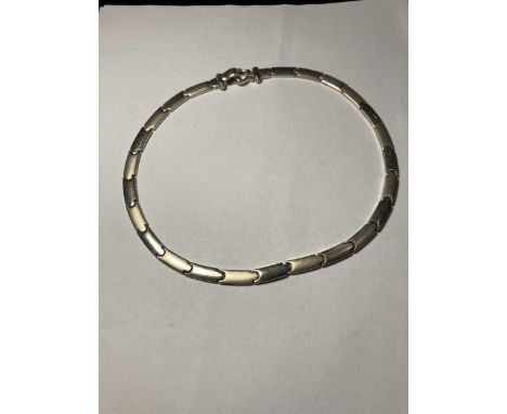 A SILVER NECK CHAIN 