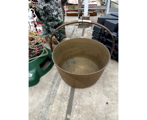 A VINTAGE BRASS JAM PAN WITH STEEL HANDLE 