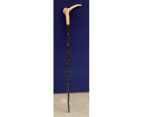A VINTAGE EBONISED WALKING STICK WITH HORN EFFECT BIRD TOP WITH JEWELLED DESIGN EYES 