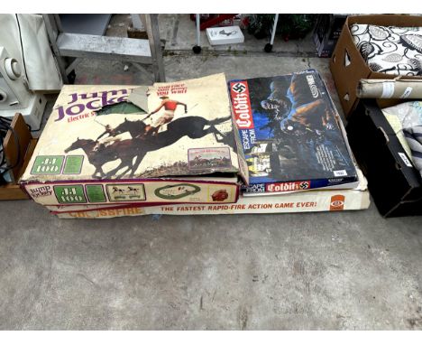 AN ASSORTMENT OF VINTAGE AND RETRO TOYS AND GAMES 