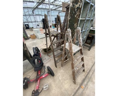 TWO VINTAGE WOODEN STEP LADDERS TO INCLUDE A THREE RUNG AND A FOUR RUNG 