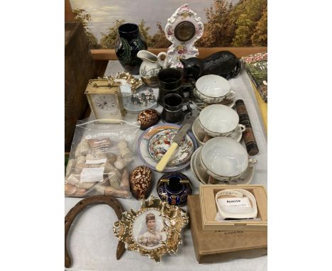 A MIXED LOT TO INCLUDE ORIENTAL CUPS AND SAUCERS, CAT FIGURE, CLOCK, BERESFORD GEORGIAN WARE VASE, MARBLE CHESS PIECES ETC 