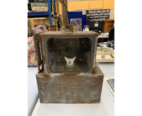 A VINTAGE BRITISH RAIL GUARDSMAN LAMP WITH PORCELAIN BURNER 
