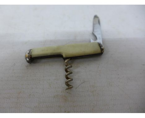 A VINTAGE POCKET KNIFE 