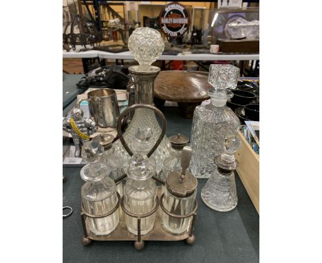 A QUANTITY OF GLASSWARE TO INCLUDE A SHIPS DECANTER, A BOTTLE CRUET SET ON A STAND, WHISKY DECANTER, ETC 