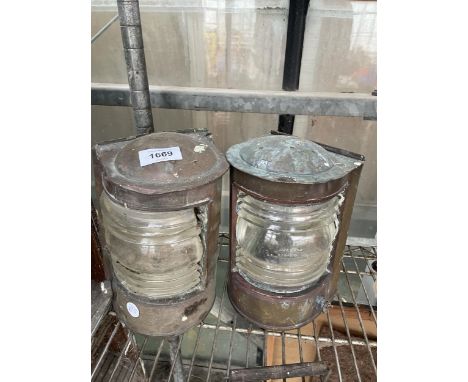 A PAIR OF VINTAGE COPPER LANTERNS 