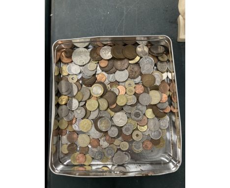 A COLLECTION OF VINTAGE WORLD COINS 