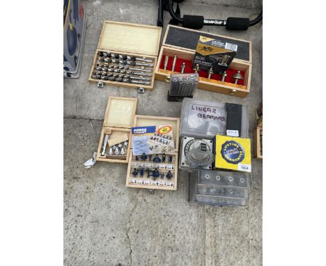 A LARGE ASSORTMENT OF TOOLS TO INCLUDE ROUTER BITS AND DRILL AUGER BITS ETC 