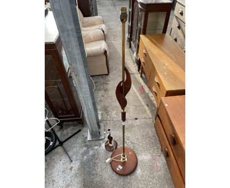 A RETRO TEAK AND BRASS STANDARD LAMP, SIMILAR TABLE LAMP 