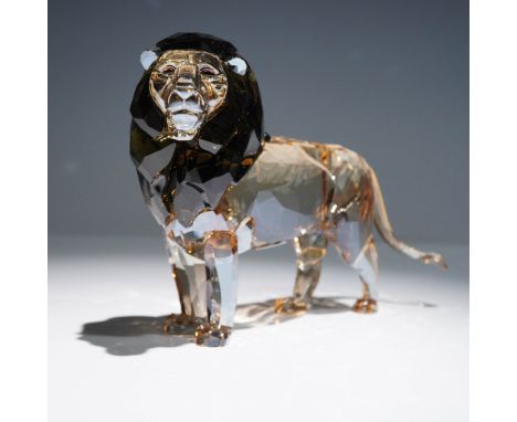 Released exclusively for Crystal Society members, the 2016 Annual Edition lion showcases exceptional artistry and symbolism. 