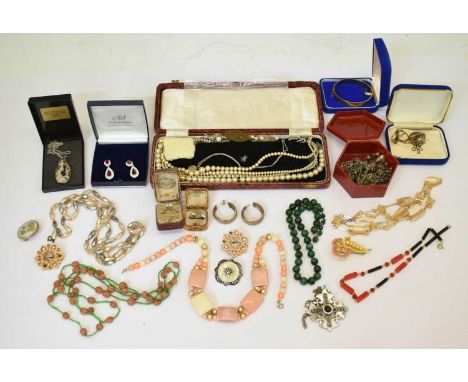 Quantity of costume jewellery, including faux pearl necklaces, 1/5th 9ct rolled gold bangle, beaded necklaces, etc