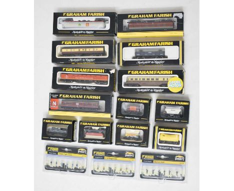 Graham Farish - Group of thirteen boxed 'N' gauge railway trainset carriage and wagons / rolling stock, together with three '