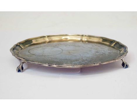 Elizabeth II silver salver with gadroon edge on three ball and claw feet, sponsor's mark of Mappin and Webb, Sheffield 1965, 