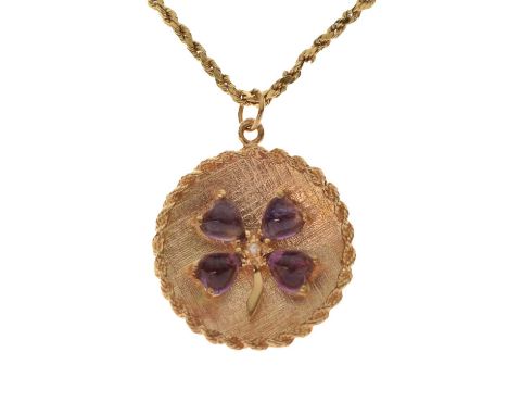 Amethyst and pearl four-leaf clover yellow metal pendant, unmarked, with rope twist yellow metal chain, stamped '14K', 9g gro