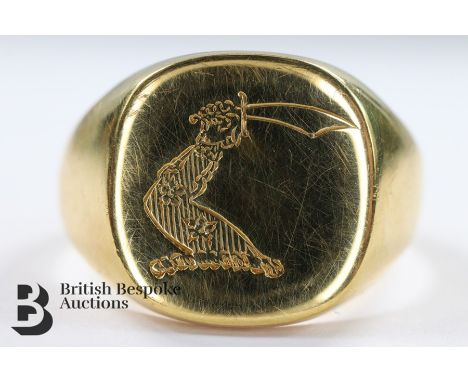 Gentleman's 18ct gold seal ring. The ring engraved with a arm and fist clutching a scimitar, size O+, Birmingham hallmark dat