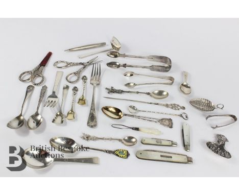 Large quantity of collectables, including three mother of pearl silver bladed pen knives; the first 9cms when extended Sheffi