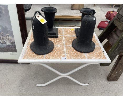 A RETRO TILE TOP TABLE AND TWO BELL SHAPED CAST IRON POTS 