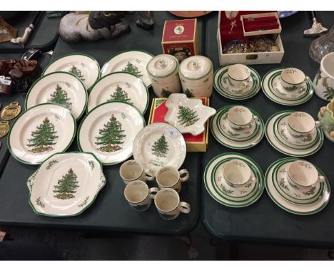 A LARGE COLLECTION OF SPODE CHRISTMAS DINNERWARE TO INCLUDE CUPS, SAUCERS, PLATES, SWEET/BISCUIT JARS 