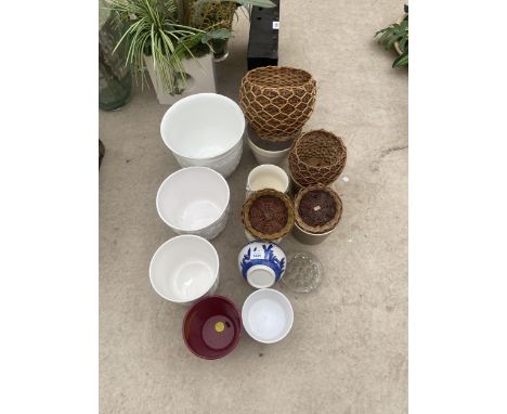 AN ASSORTMENT OF ITEMS TO INCLUDE CERAMIC PLANT POTS AND WICKER BASKETS ETC 