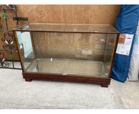 A VINTAGE WOODEN SHOP DISPLAY COUNTER WITH SINGLE GLASS SHELF 