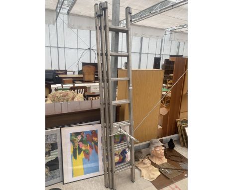 A THREE SECTION EXTENDING LADDER (7 RUNGS PER SECTION) 