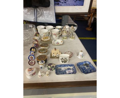 A QUANTITY OF CERAMIC ITEMS TO INCLUDE CHINA CUPS, PIN TRAYS, FIGURES, TRINKET BOXES ETC 