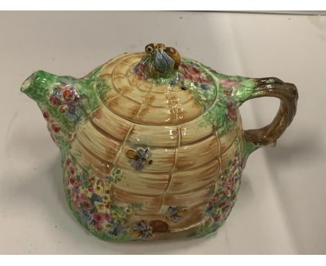 A ROYAL WINTON COUNTRY GARDEN BEE TEA POT 