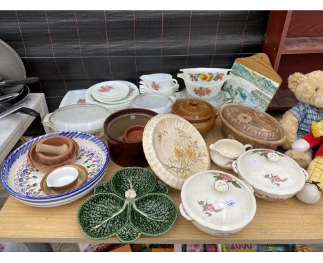 AN ASSORTMENT OF CERAMIC WARE TO INCLUDE TUREEN DISHES, PLATES AND SERVING BOWLS ETC 