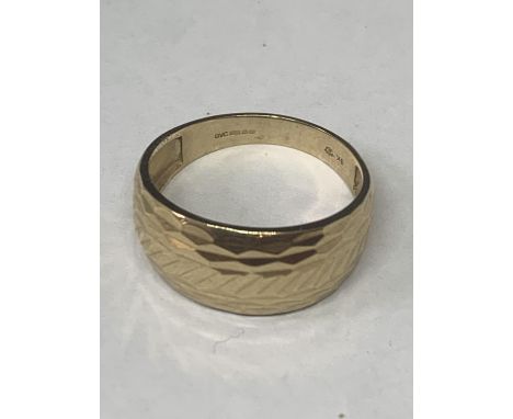 A 9 CARAT GOLD RING MARKED 9K SIZE Q/R GROSS WEIGHT 2.8 GRAMS 