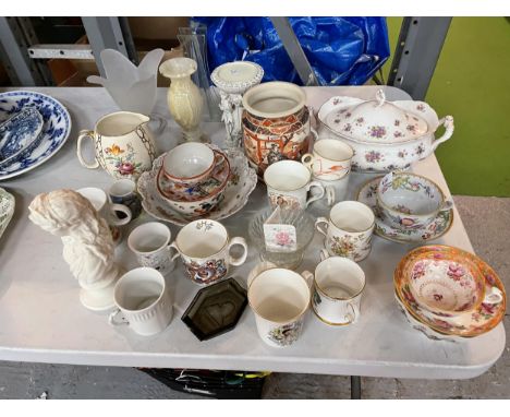 A LARGE COLLECTION OF CERAMIC AND GLASSWARE TO INCLUDE A SADLER JUG, ROYAL ALBERT 'VIOLETTA' TUREEN, CUPS, SAUCERS, VASES ETC