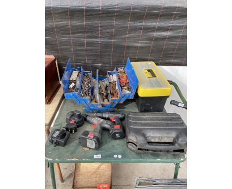 AN ASSORTMENT OF TOOLS TO INCLUDE A BLACK AND DECKER SANDER, TWO BATTERY DRILLS AND FURTHER HAND TOOLS ETC 
