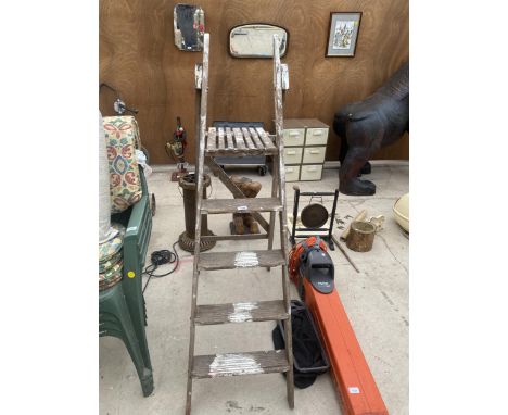 A VINTAGE FOUR RUNG WOODEN STEP LADDER 