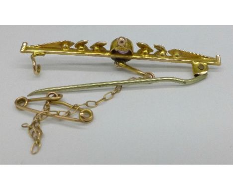 A 9ct gold, amethyst and pearl brooch, 2.5g